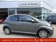 Toyota Aygo - 1.0-12V Aspiration Green, leder/alcantara, airco, lm-velgen.