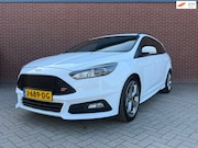 Ford Focus - 2.0 ST / Navi / Xenon / Recaro / Nette Auto
