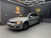 Volkswagen Golf - 1.2 TSI Connected Series Automaat-Carplay-Pano-Sto