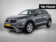 Volkswagen T-Roc - 1.0 TSI Life 75 Edition | 110 PK | Parkeersensoren | Digital
