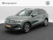 Volkswagen Tiguan - 1.5 eHybrid Life Edition | Trekhaak | Navigatie | Adaptieve 