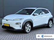 Hyundai Kona - EV Premium 64 kWh | Stuur & Stoelverwarming | 3 Fase | Navig