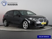 BMW 1-serie - 118i High Executive (Afn. Trekhaak / Camera / Stoelverw. / C