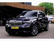 BMW X5 - xDrive45e High Executive|Rijklaar!|M-Sport|Achterasbesturing