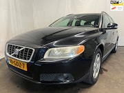 Volvo V70 - 2.4D Summum - Koppakking Defect - Schade