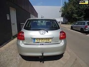 Toyota Auris - 1.6-16V Sol Business met NAVI AIRCO TERKHAAK rijdt
