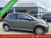 Toyota Aygo - 1.0-12V Aspiration Green, leder/alcantara, airco, lm-velgen.