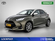 Toyota Yaris - 1.5 Hybrid Style + | Dealer onderhouden | Lichte kleur half 