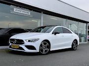 Mercedes-Benz CLA-Klasse - CLA 180 AMG Line automaat . sfeerverlichting , panorama dak 