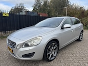 Volvo V60 - 2.0 T5 240 PK Momentum Leer/Stoelverw/Clima/Navi