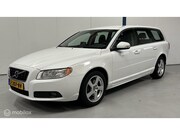 Volvo V70 - 2.5T Momentum 230PK / AUTOMAAT / NAVI