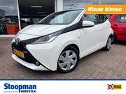 Toyota Aygo - 1.0 VVT-i X-Play Airco Navigatie Bluet. CV