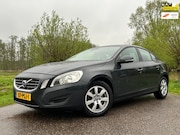 Volvo S60 - 1.6 T4 Kinetic Automaat / 2e Eigenaar / Navigatie / Clima / 