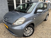 Daihatsu Sirion - AUTOMAAT 1.3-16V EXCLUSIEF, AIRCO ETC