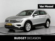 Volkswagen Tiguan - 1.5 TSI ACT Highline Business R Achteruitrij Camera | Parkee