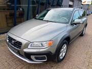 Volvo XC70 - 3.2 Momentum AWD Automaat LEER / TREKHAAK / YOUNGTIMER