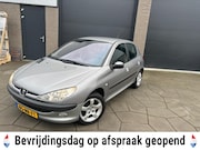 Peugeot 206 - 1.4-16V Gentry Premium|Airco| 5 Drs|AUX/USB|verstralers voor