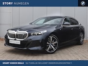 BMW i5 - eDrive40 M Sport / Panoramadak / Trekhaak / Stoelventilatie