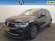Volkswagen Tiguan - 1.5 TSI 150pk DSG/AUT Life Business Wegklapbare trekhaak, Ca