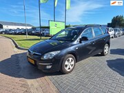 Hyundai i30 - CW 1.6i Dynamic / Dealer onderhouden / APK maart 2026