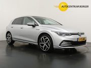 Volkswagen Golf - 1.5 eTSi Style Hybrid Mild Automaat 5DRS / PanoramaDak / Nav
