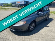 Volvo V70 - 2.5T Kinetic 200pk 2e eig. Clima Cruise PDC Trekhaak 1600kg.