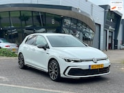 Volkswagen Golf - 8 1.5 eTSI R-Line 7-DSG LED CARPLAYY