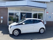Toyota Aygo - 1.0 VVT-i x-play limited Afn. Trekhaak Android Auto Apple Ca