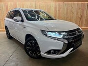 Mitsubishi Outlander - 2.0 PHEV instyle 4x4 LEER/AUTOMAAT/NAP