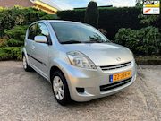 Daihatsu Sirion - 2 1.0-12V Premium, Elekt. ramen, C.V. NAP, Leuke auto