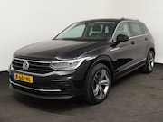 Volkswagen Tiguan - 1.5 TSI Life | Trekhaak • 19 inch R-Line • Camera • CarPlay