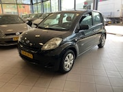 Daihatsu Sirion - 2 1.0-12V Premium AIRCO APK 11-27 BJ 2010