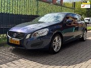 Volvo V60 - 1.6 T4 Kinetic 2011 blauw AUTOMAAT|TREKHAAK|NAP