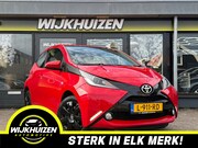 Toyota Aygo - 1.0 VVT-i x-play met Led !!! Airco !!! Navigatie !!! Nap