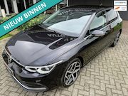 Volkswagen Golf - 1.5 eTSI R-LINE IQ LIGHT/ACC/CARPLAY/CAM APK+NAP