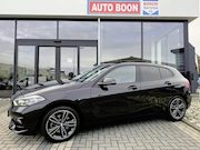 BMW 1-serie - 118i 140PK AUTOMAAT HE PANO/H&K/APPCARPLAY/HUD/ NAVI/DIGICOC