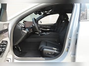 BMW i5 - eDrive40 M Sport / Panoramadak / Achteruitrijcamera / Adapti