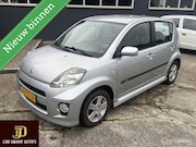 Daihatsu Sirion - 2 1.3-16V Comfort automaat Bj 2007 AIRCO - SPORTVELGEN - TRE