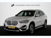 BMW X1 - sDrive20i VDL Nedcar Edition Trekhaak Head-Up Sportstoelen S