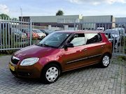 Skoda Fabia - 1.6-16V Ambiente Airco l Cruise l Trekhaak l Elek pakket! IN