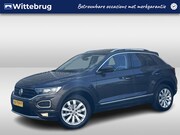 Volkswagen T-Roc - 1.5 TSI Sport / Digitaal dashboard / Pano / Navigatie / App 