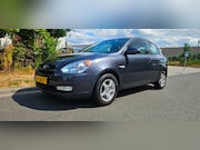 Hyundai Accent - 1.4i Dynamic Joy .stuur bekrachtiging werkt niet