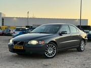 Volvo S60 - 2.4D Drivers Edition/ AUTOMAAT/ VELGEN