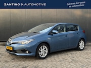 Toyota Auris - 1.8 Hybrid Dynamic | Trekhaak | Camera | 4-Season banden | N