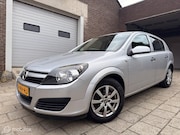 Opel Astra - 1.6 Essentia