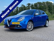 Alfa Romeo Giulietta - 1.4 Turbo / Unieke Staat!! / Airco / Navigatie / Rood Leder 