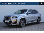 BMW iX1 - eDrive20 M Sport / Panoramadak / Trekhaak / Sportstoelen / M