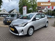 Toyota Yaris - 1.5 HYBRID AUTOMAAT / CAMERA / CRUISE CTR. / AIRCO-ECC / BLU