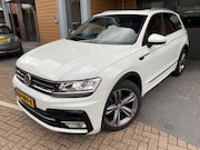 Volkswagen Tiguan - 1.4 TSI Connected Series | R-line| Pano| Stoelverw/ Massage|