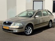 Skoda Octavia - Combi 2.0 FSI Ambiente Xenon Navi Trekhaak APK 05-2027 INRUI